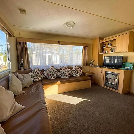 Lovely 8 Berth Caravan At St Osyth Beach Holiday Park Ref 28101G Клактон-он-Си Экстерьер фото