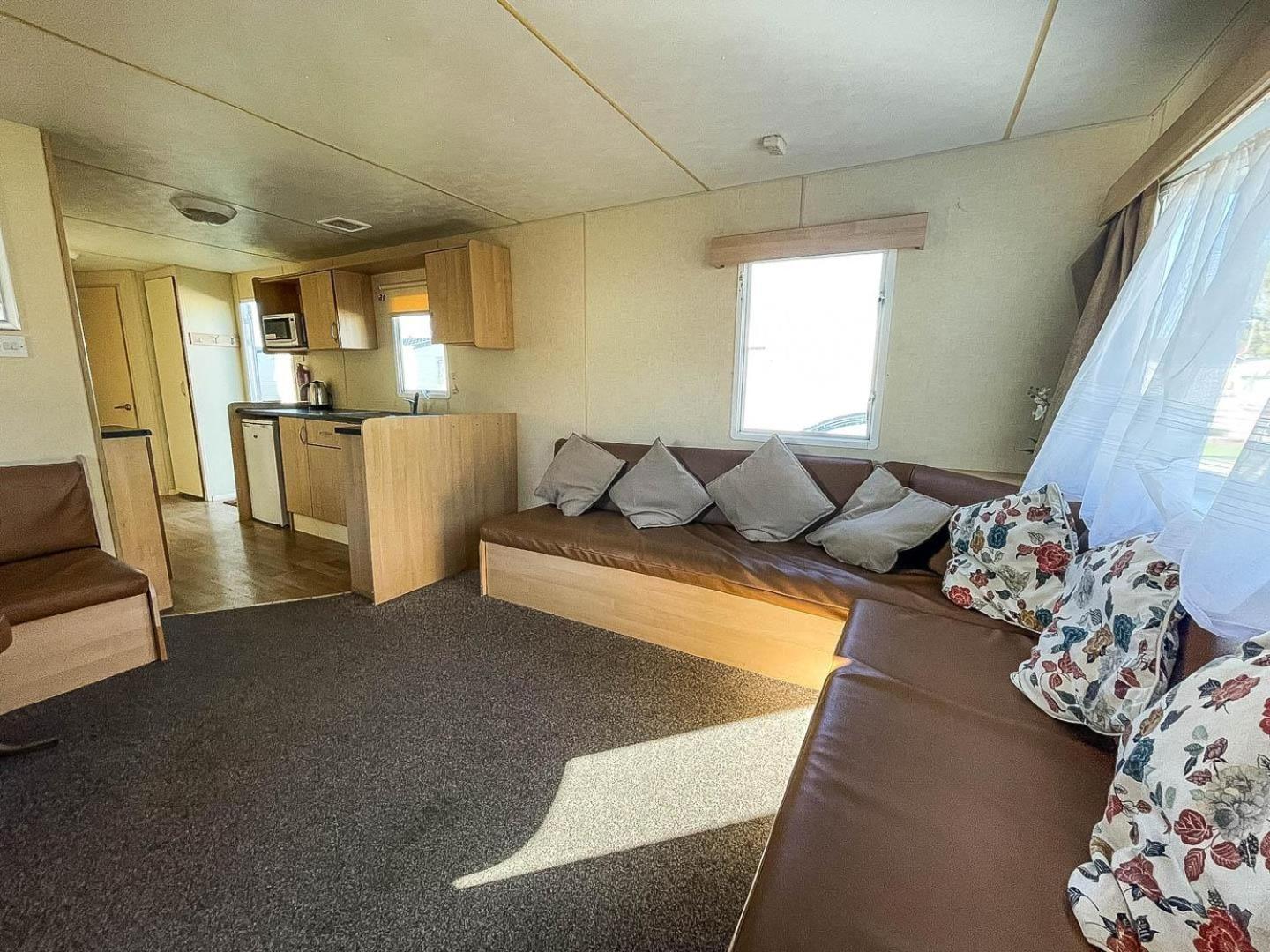 Lovely 8 Berth Caravan At St Osyth Beach Holiday Park Ref 28101G Клактон-он-Си Экстерьер фото