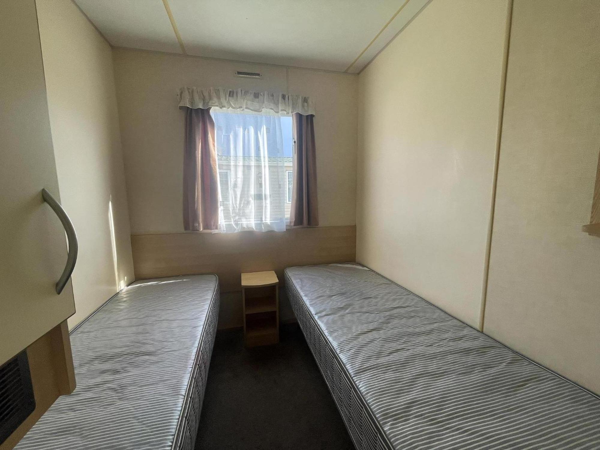 Lovely 8 Berth Caravan At St Osyth Beach Holiday Park Ref 28101G Клактон-он-Си Экстерьер фото